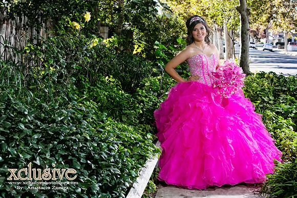 Quinceanera profesional photographer in Los Banos California